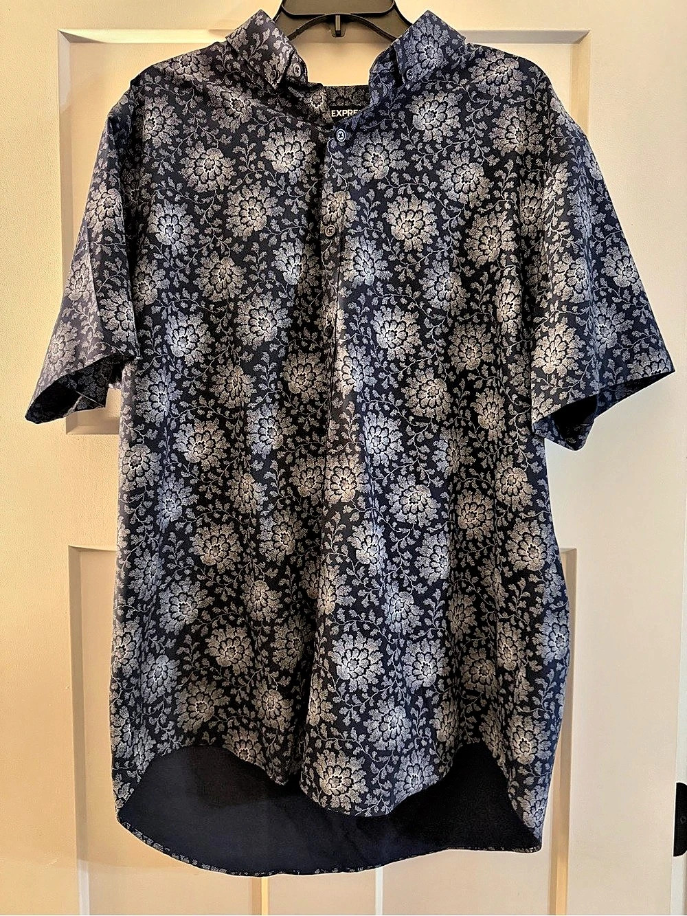 Express Floral Button Down Shirt
✨Size XL
✨Like New